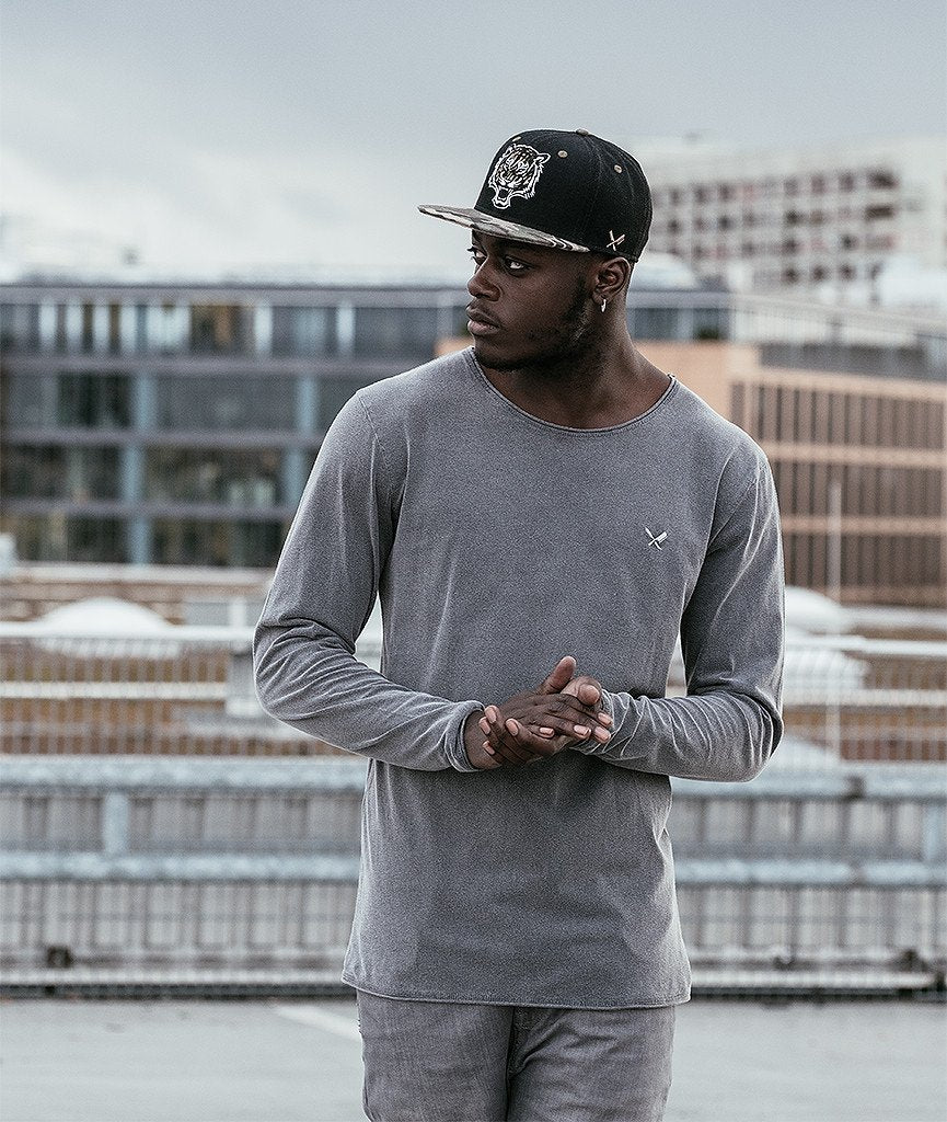 Grand Crew Neck longsleeve by Distorted People