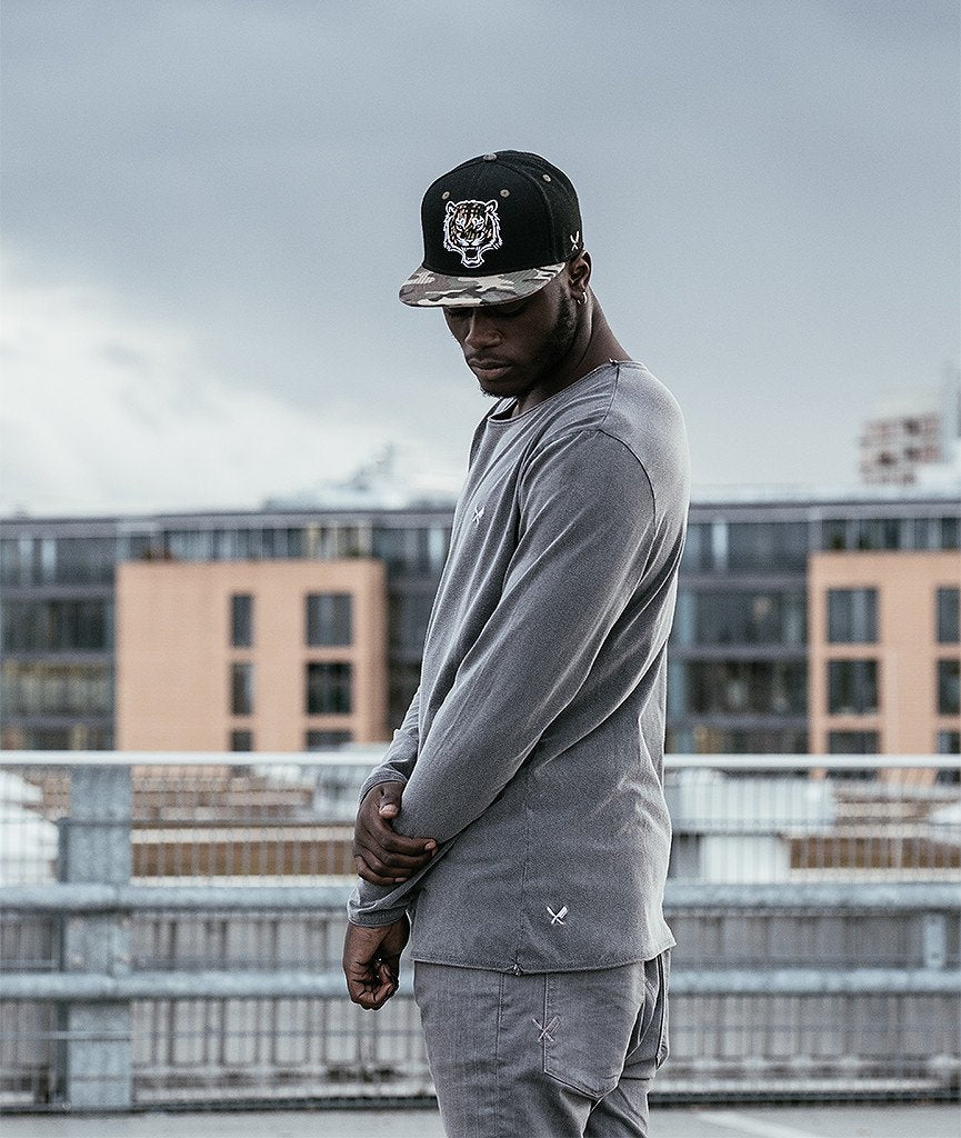 Grand Crew Neck longsleeve by Distorted People