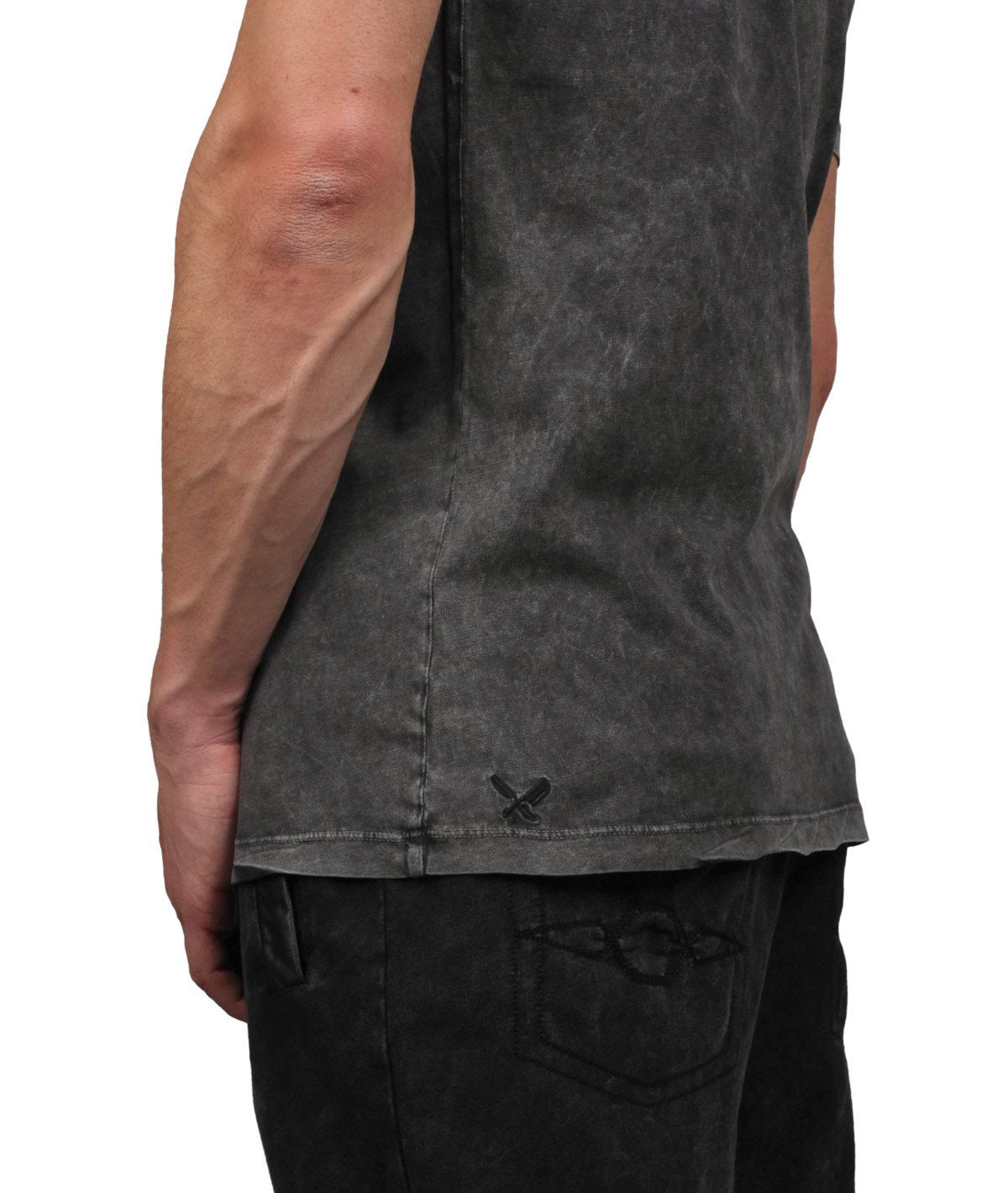 CUTTED NECK t-shirt by Distorted People