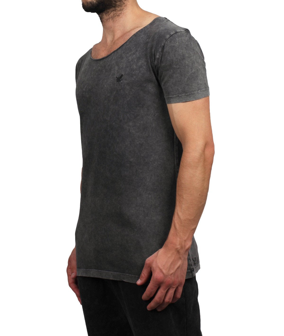 CUTTED NECK t-shirt by Distorted People