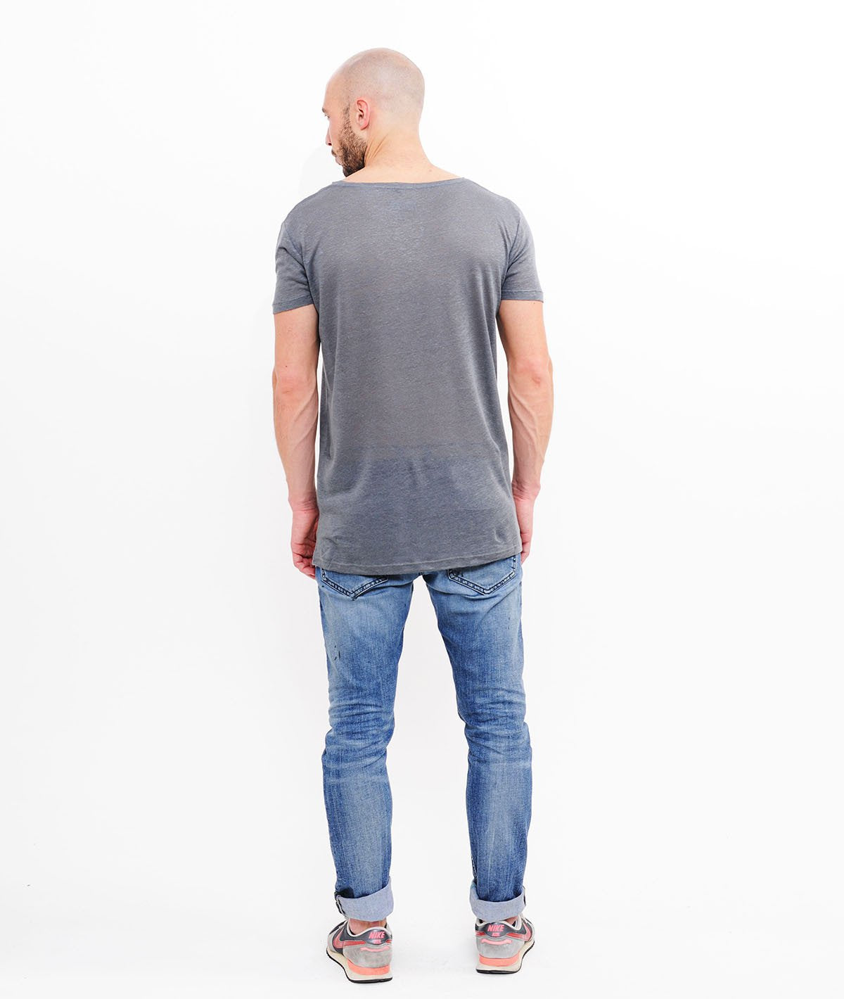 BLADES LEINEN grand neck T-Shirt by Distorted People