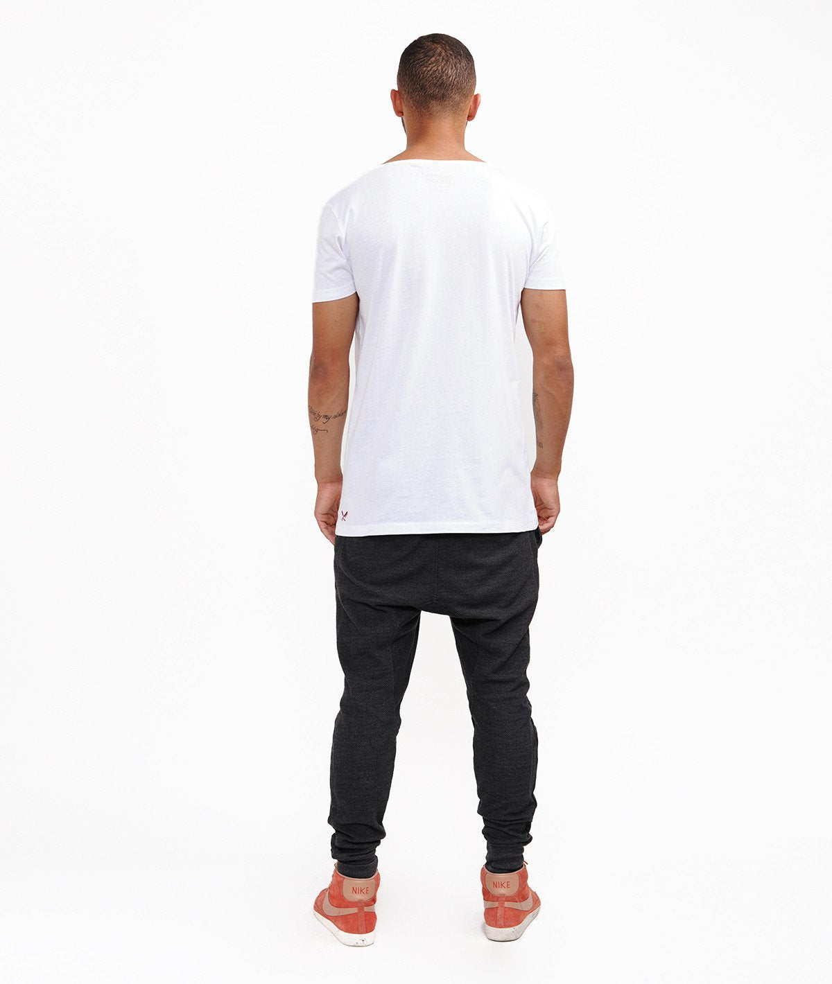 MEAT DISTRICT cutted grand neck t-shirt by Distorted People