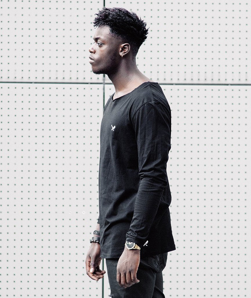 Cutted Neck longsleeve by Distorted People