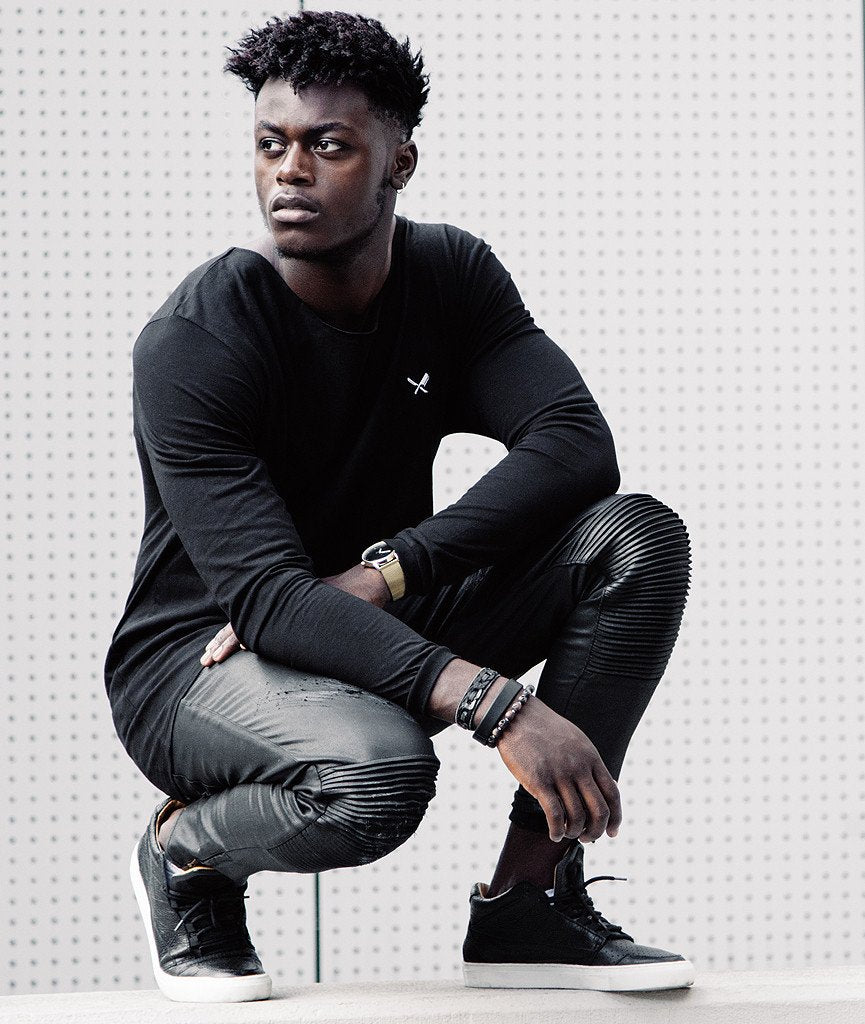 Cutted Neck longsleeve by Distorted People