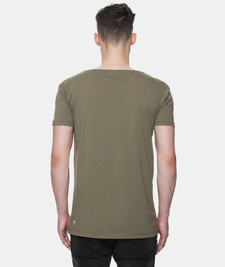 BB BLADES CUTTED NECK t-shirt by Distorted People