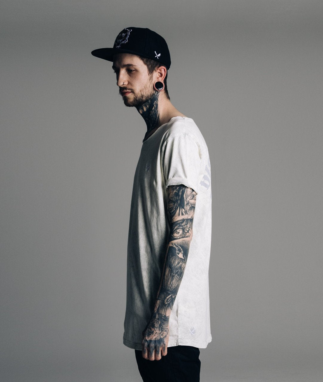 CUTTED NECK TEAM long t-shirt by Distorted People