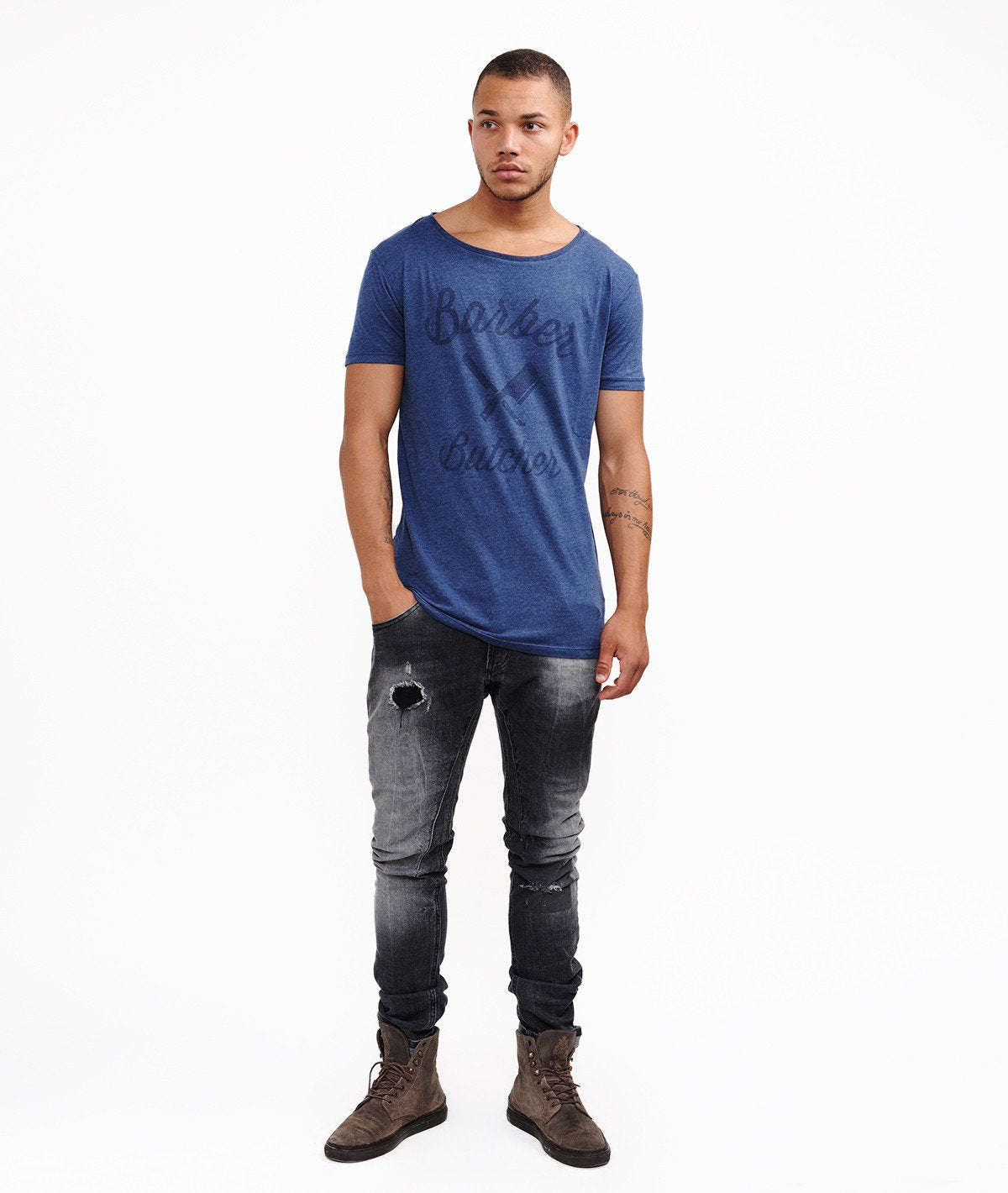 BB BLADES grand neck T-Shirt by Distorted People