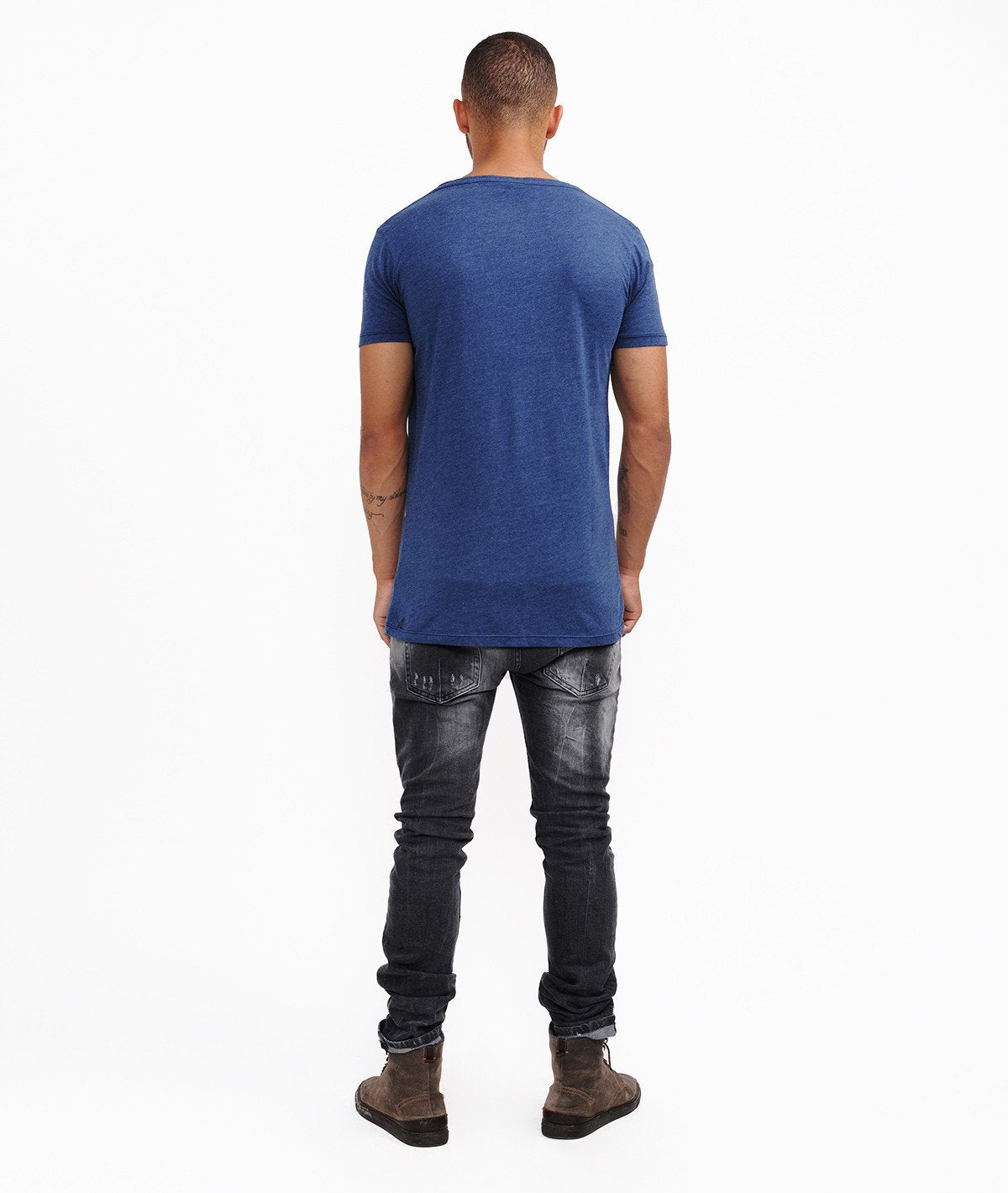 BB BLADES grand neck T-Shirt by Distorted People