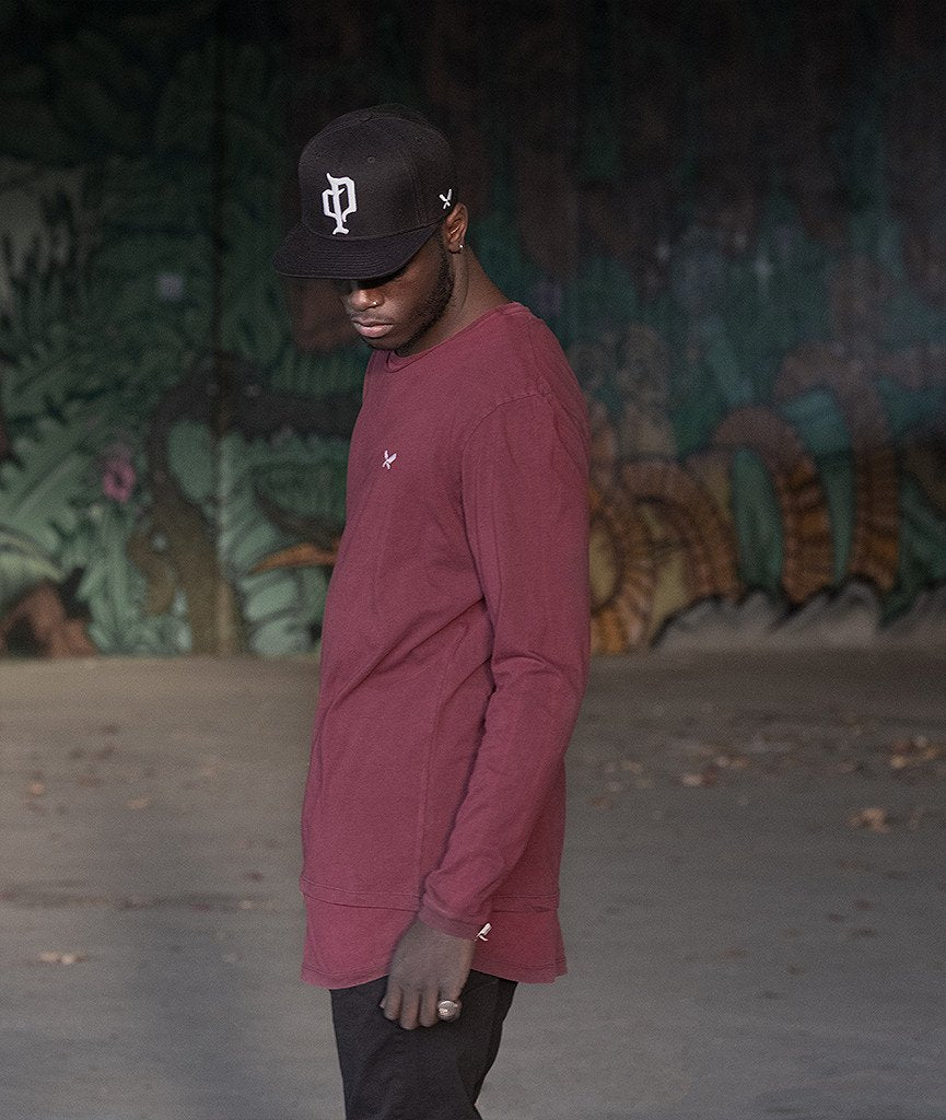 Cutted Neck Circle longsleeve by Distorted People