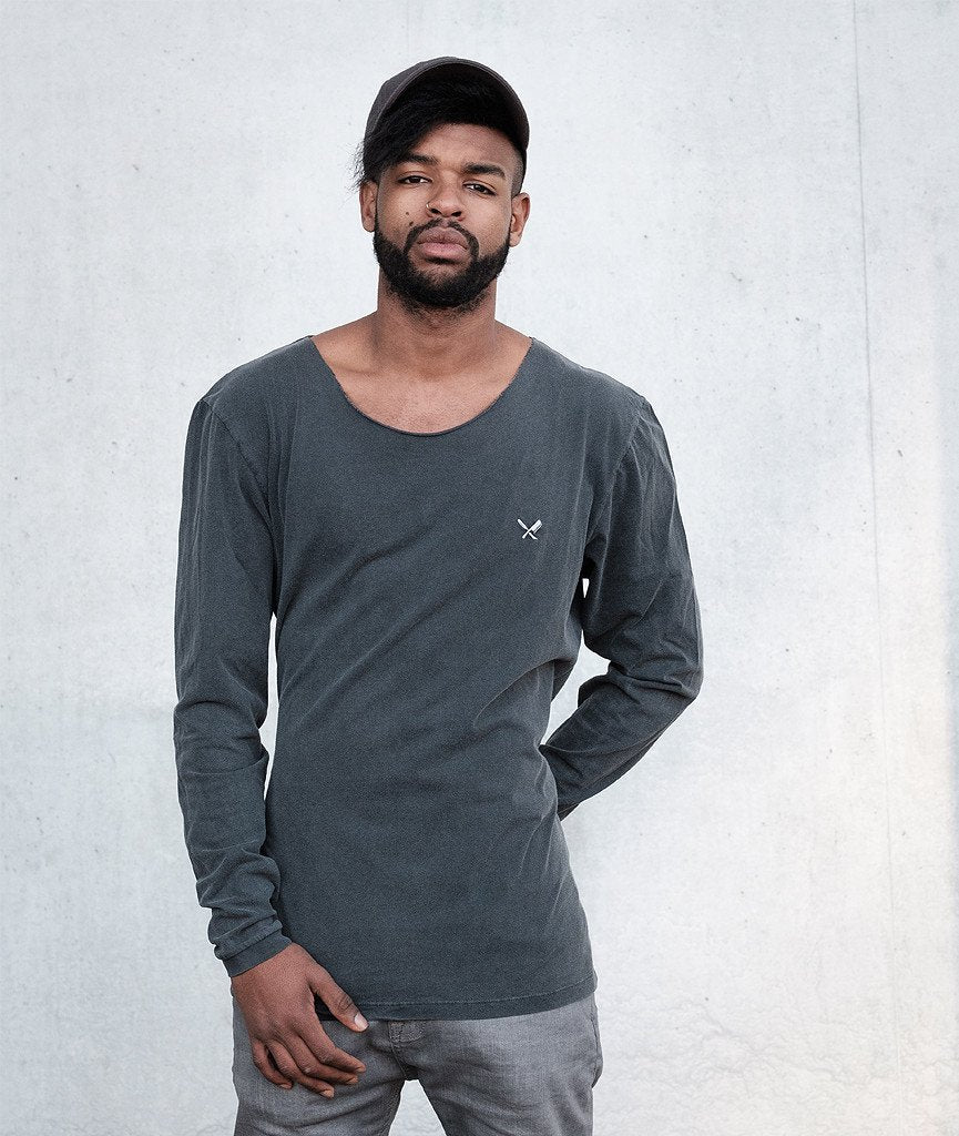 Cutted Neck Circle longsleeve by Distorted People
