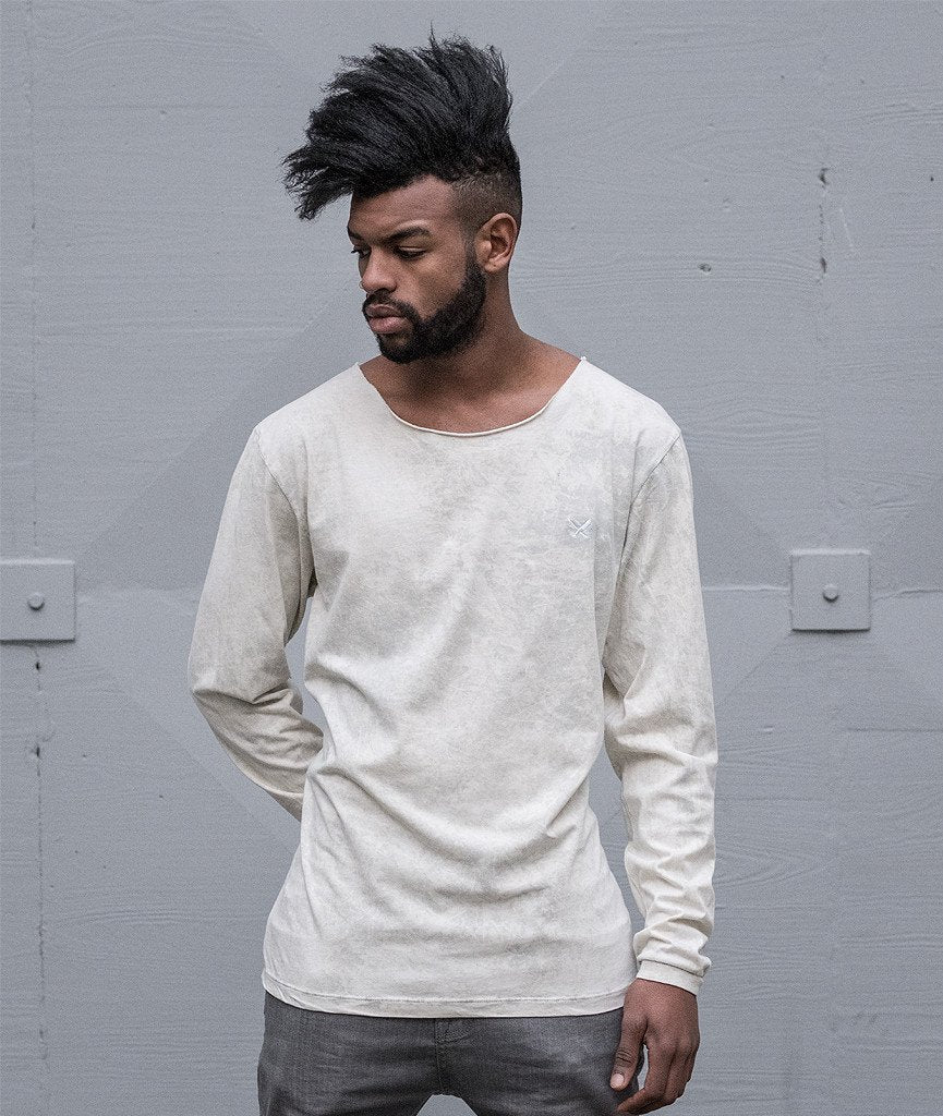Cutted Neck Circle longsleeve by Distorted People